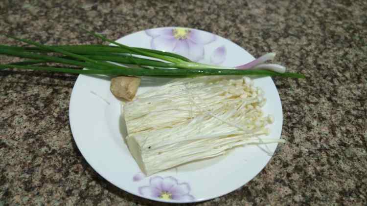 葱油蒸金针菇步骤1