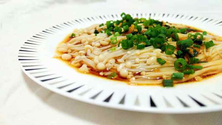 葱油蒸金针菇步骤7