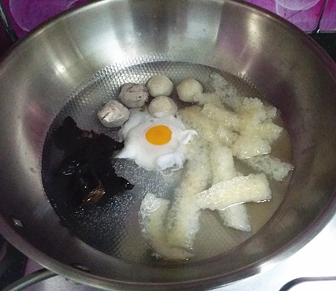 鱼丸皮肚三鲜面步骤2