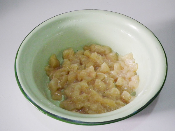 鸡丁豌豆炒山药步骤3