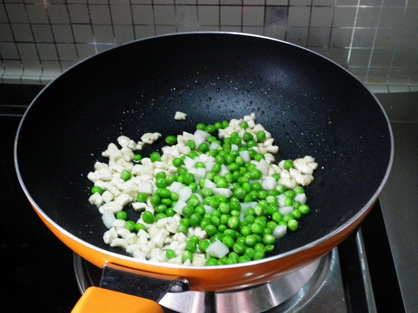 鸡丁豌豆炒山药步骤7