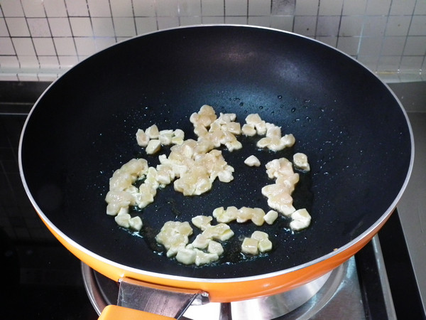鸡丁豌豆炒山药步骤6