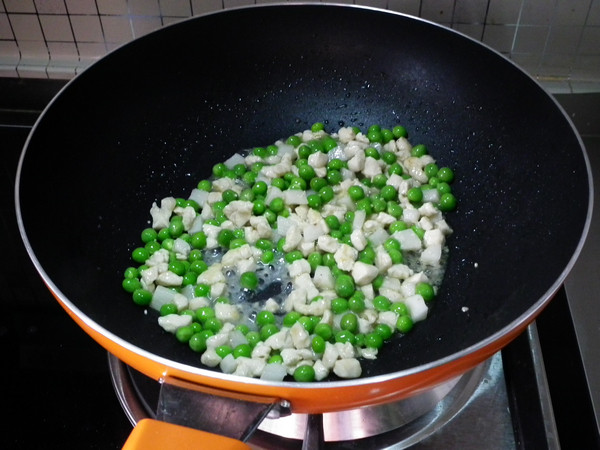 鸡丁豌豆炒山药步骤8