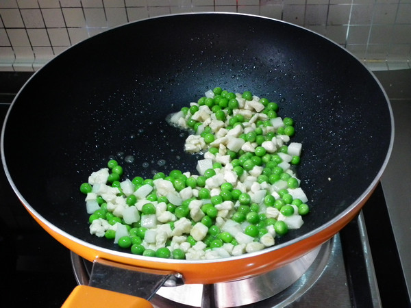 鸡丁豌豆炒山药步骤9