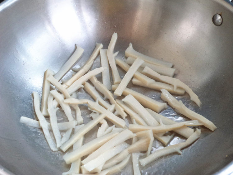 荷兰豆炒竹笋步骤6