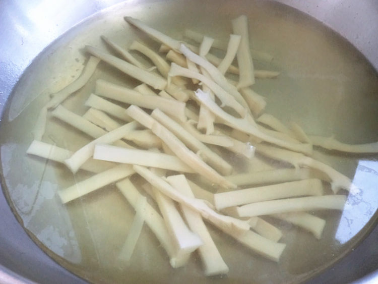荷兰豆炒竹笋步骤5