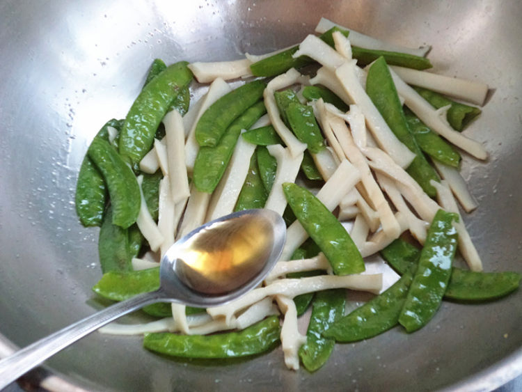 荷兰豆炒竹笋步骤9