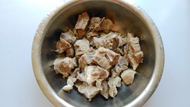 土豆芦笋炖小排步骤3