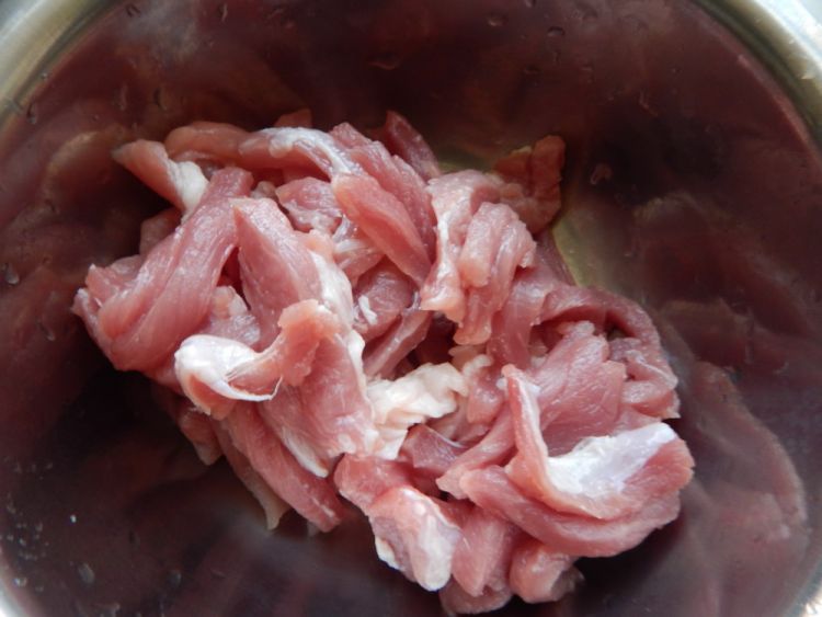糖醋里脊肉步骤1
