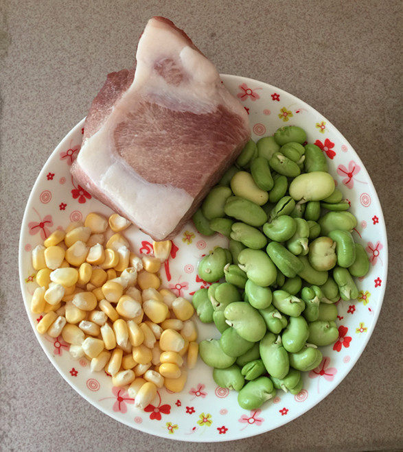 蚕豆玉米炒肉丁步骤1