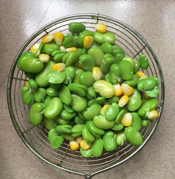 蚕豆玉米炒肉丁步骤6