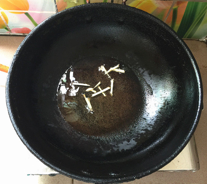 蚕豆玉米炒肉丁步骤7