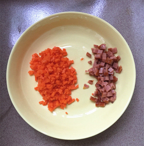 肉松蛋包饭步骤2