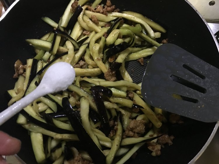 照烧茄子肉末粉丝步骤11