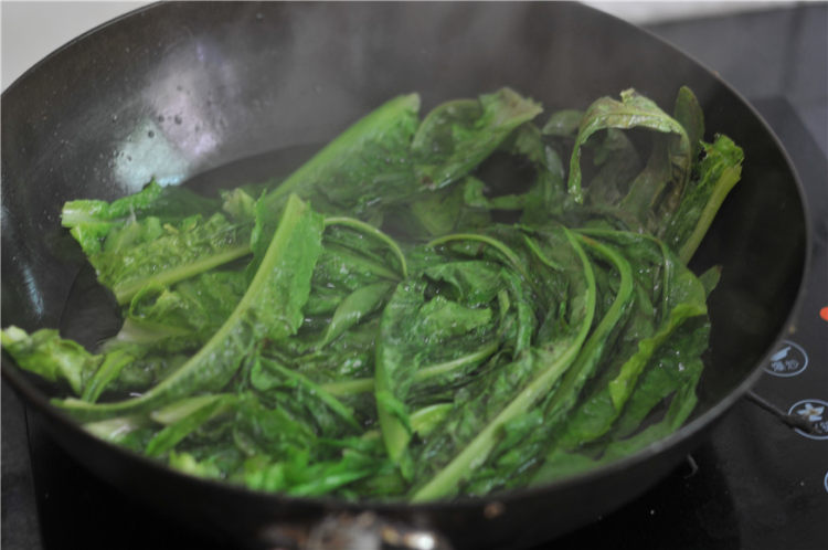 酱香油麦菜步骤1