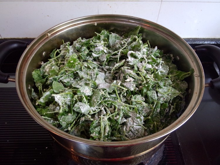 粉蒸草头步骤7