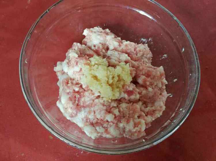 菜干蒸肉饼步骤2