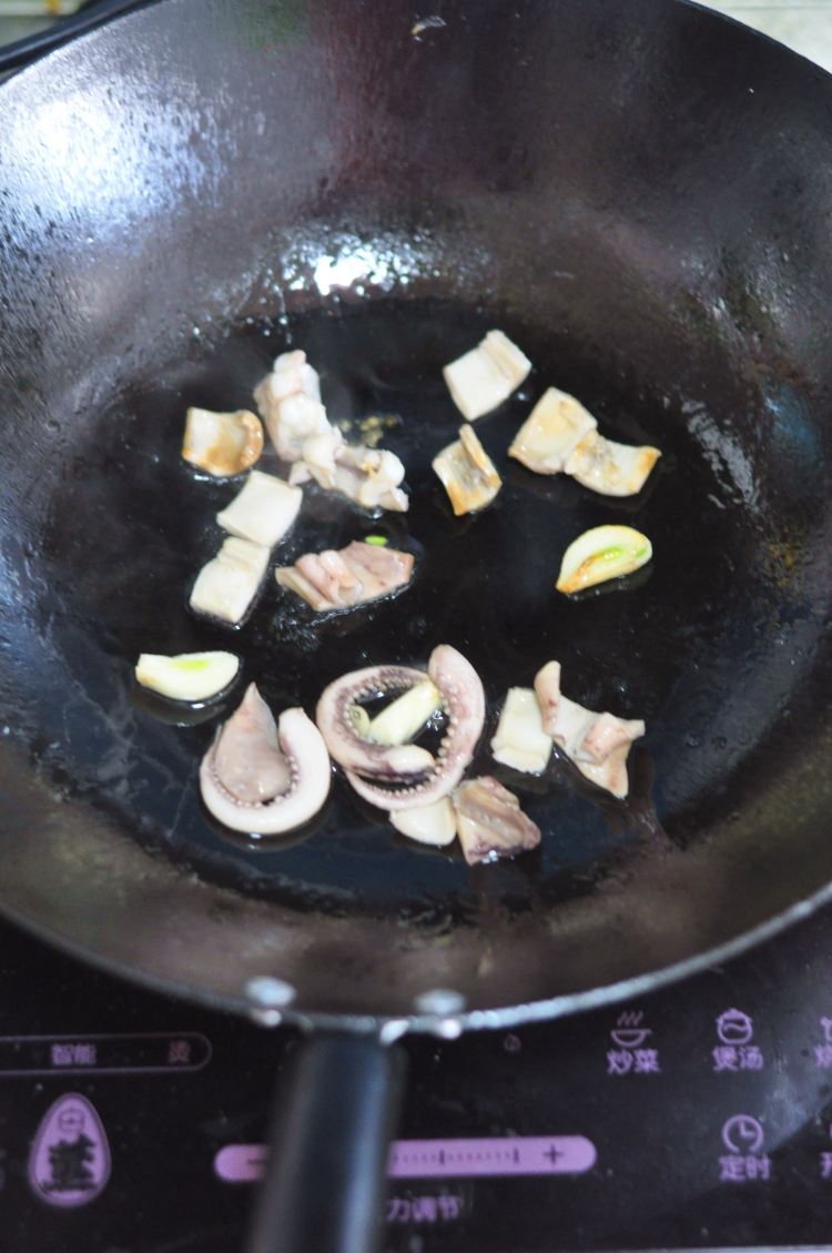 荷兰豆炒鱿鱼步骤4