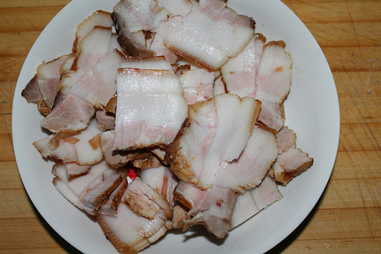 青椒回锅肉步骤2