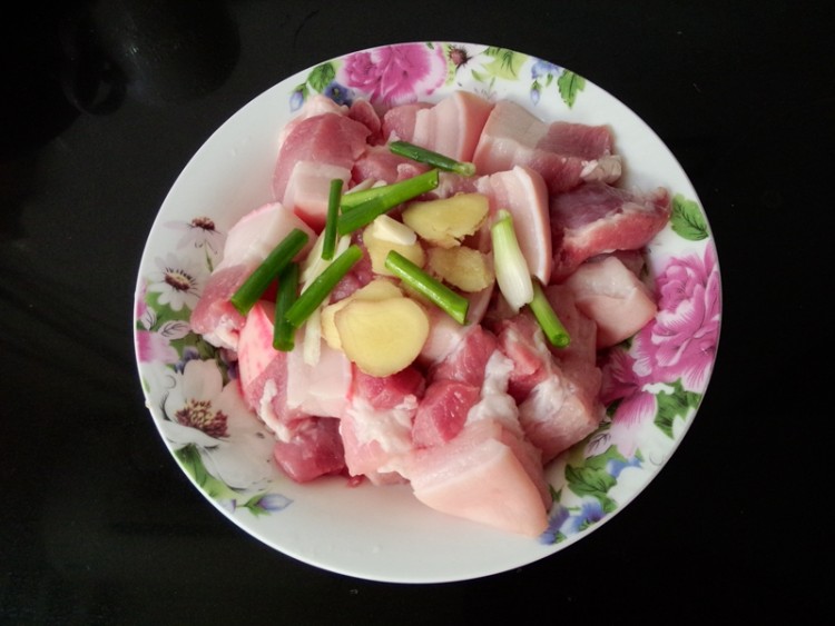蜜汁红烧肉步骤2