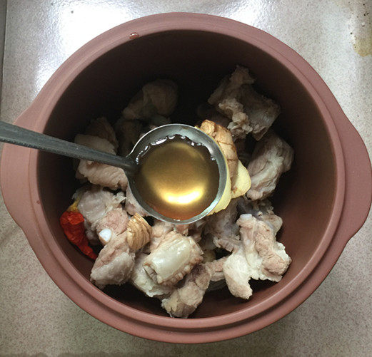 野生榛蘑煲排骨汤步骤8