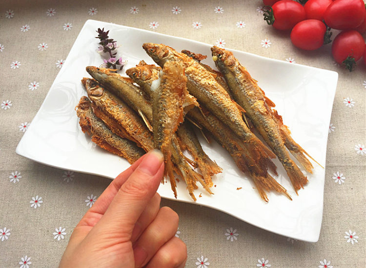 酥炸小鱼仔步骤10