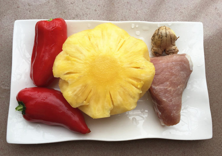菠萝咕噜肉步骤1