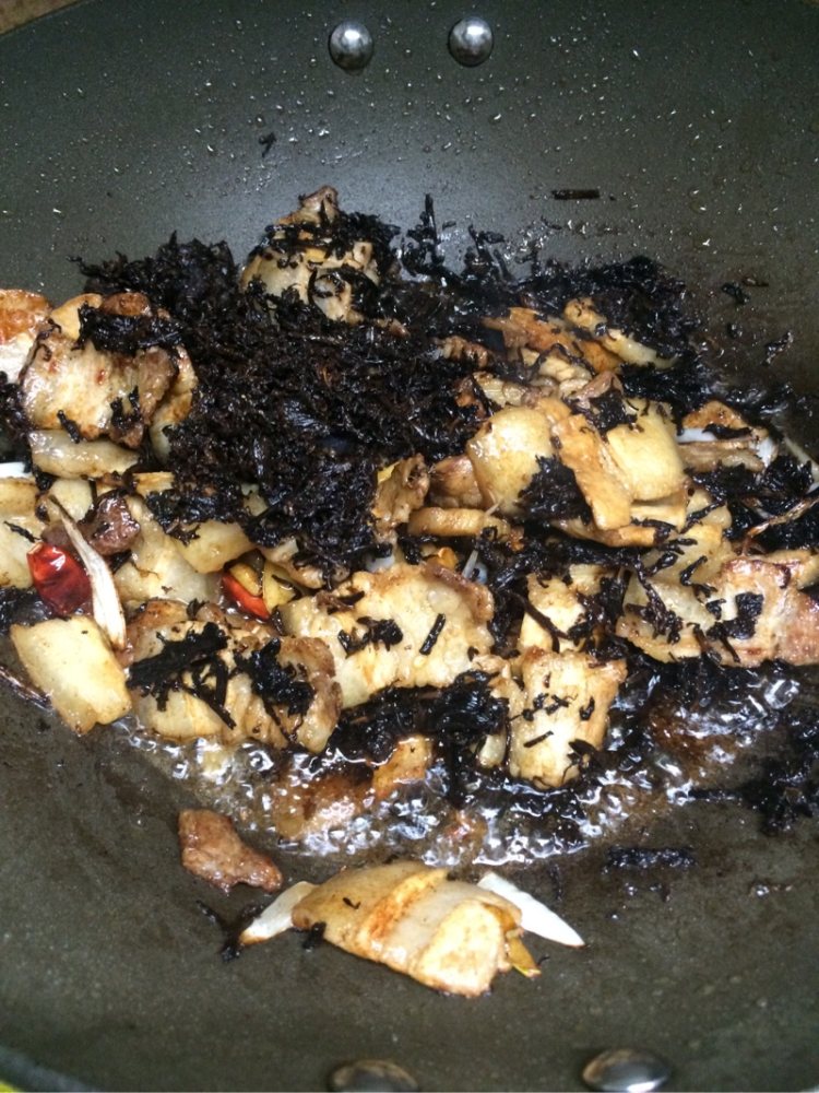 梅干菜炒回锅肉步骤7