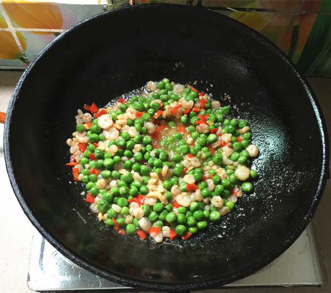 碗豆米炒虾仁步骤11