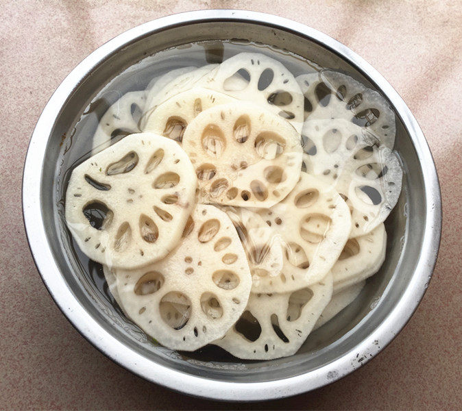 香辣凉拌藕片步骤2