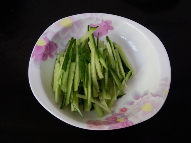 鲜虾米粉步骤4