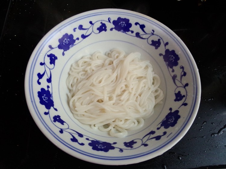鲜虾米粉步骤8