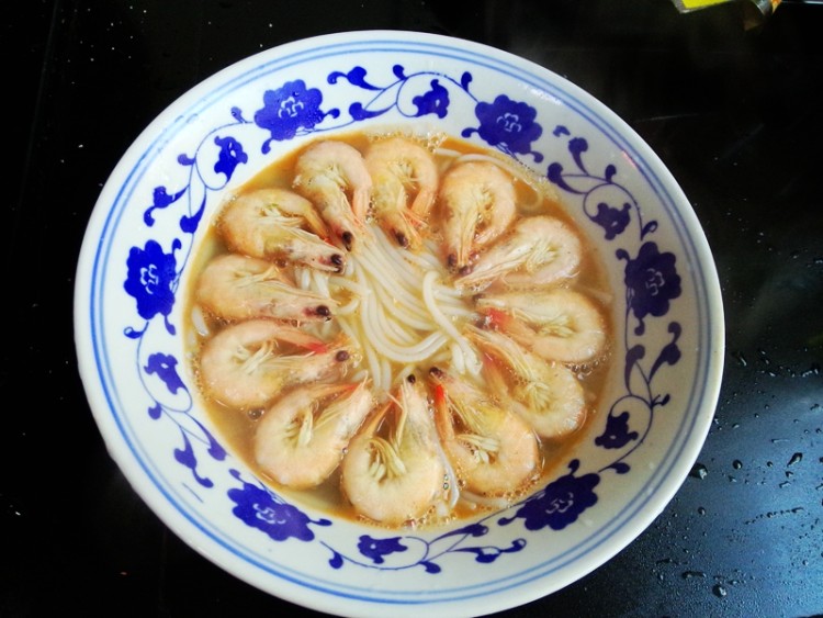 鲜虾米粉步骤9