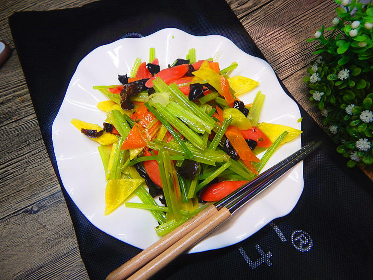 芹菜炒火腿步骤11