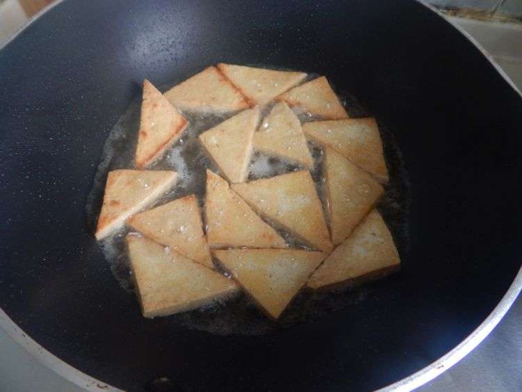 沙茶豆腐块步骤4