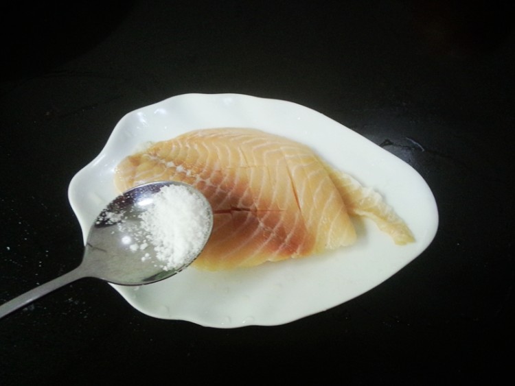 鲷鱼煎土豆片便当步骤3
