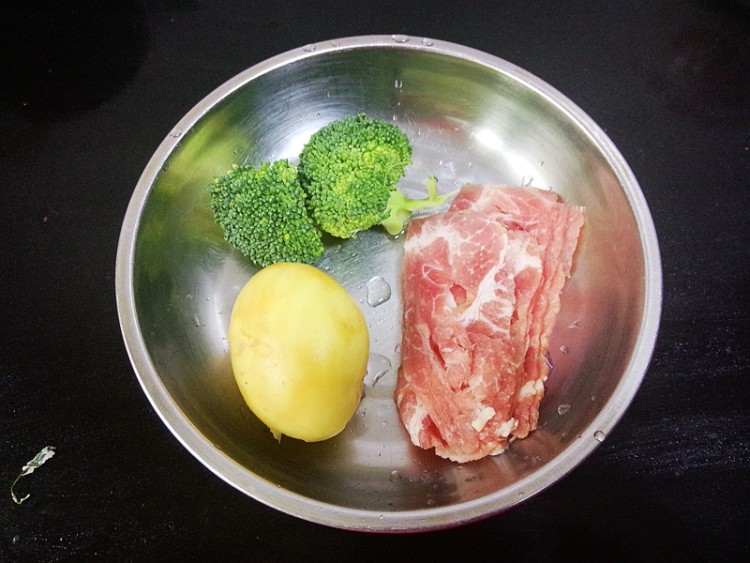 培根碧绿土豆泥步骤1