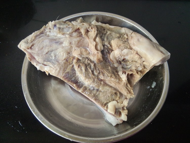 咸肉芋仔煲步骤1