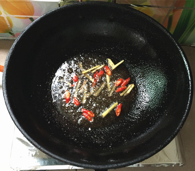 五花腊肉炒荞头步骤7