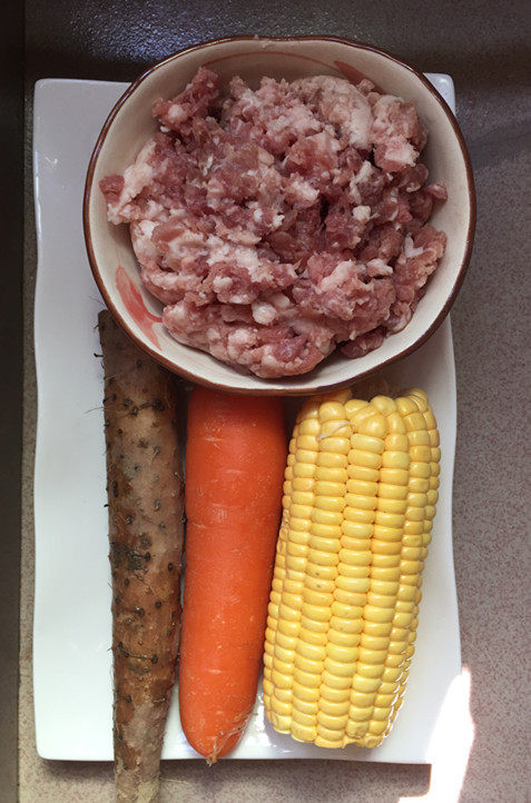 杂蔬玉米肉丸子步骤1