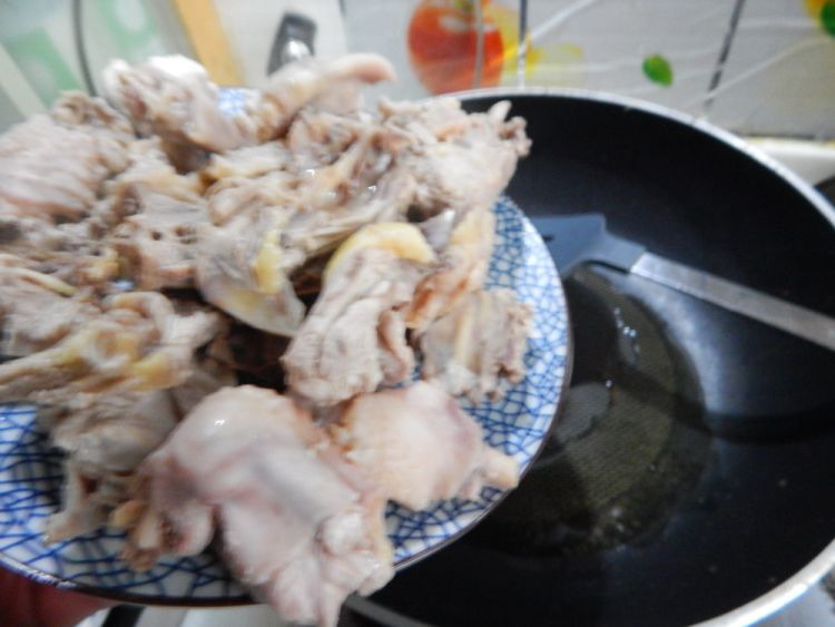胡萝卜烧鸡块步骤4