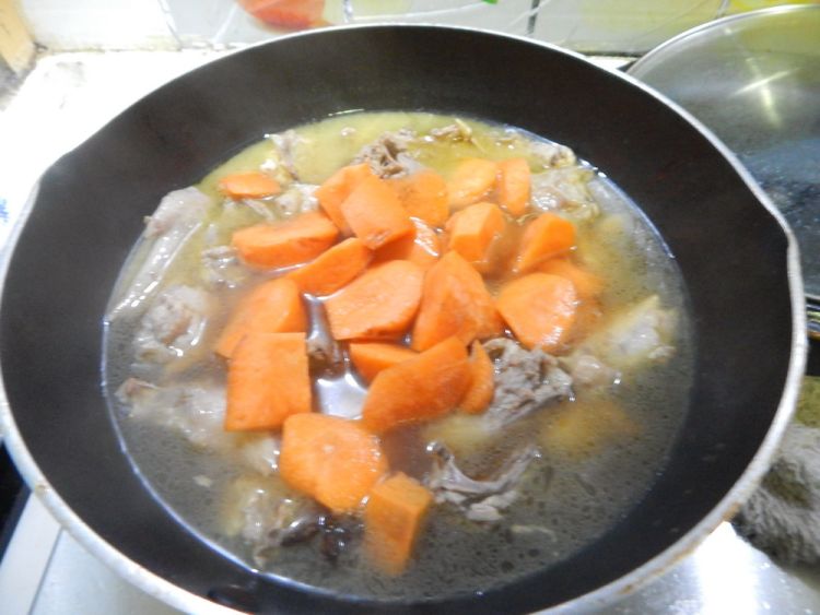 胡萝卜烧鸡块步骤8