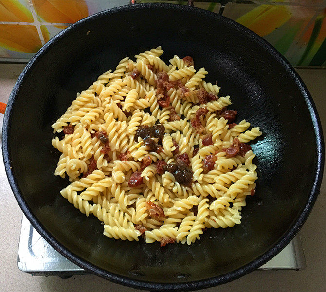 腊肠鸡蛋炒意面步骤10