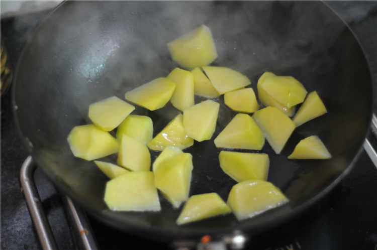 火腿土豆焖饭步骤3