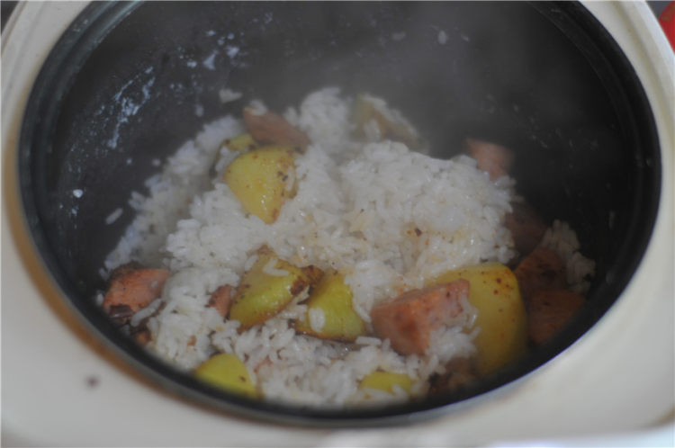 火腿土豆焖饭步骤6