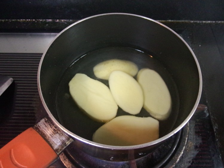 香煎鲷鱼土豆泥步骤2
