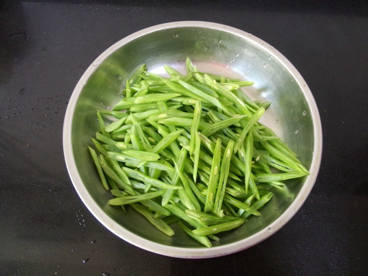 红肠炒芸豆步骤2