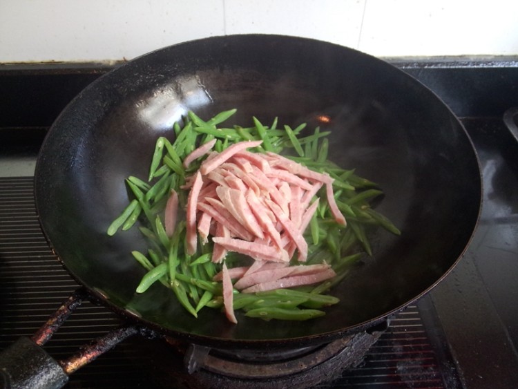 红肠炒芸豆步骤7
