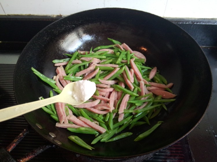 红肠炒芸豆步骤8