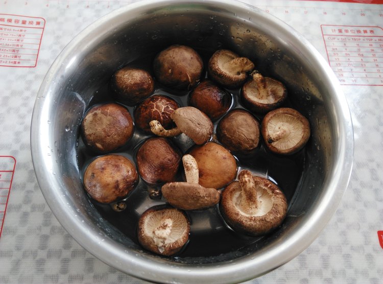 火腿烤香菇酿步骤1